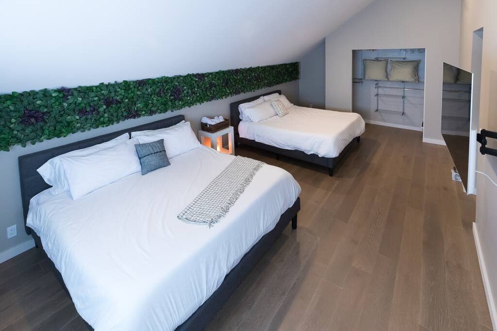 Bedroom fits 4-5 people