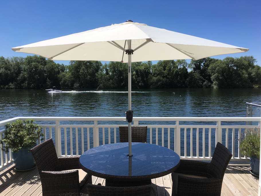 Beautiful 2 Bedroom Lakeside Lodge in Cotswolds - Häuser 
