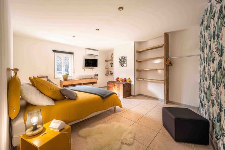 Spálňa so 160 lôžkami.
plus prístelka pre jednu osobu
Detská peňaženka.
Televízor s Wi-Fi je dekodér, všetky kanály. 
