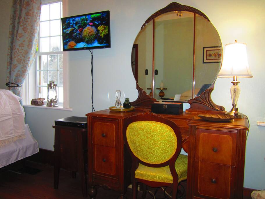 Hinterland #2 Flat Screen TV with Sat Reception