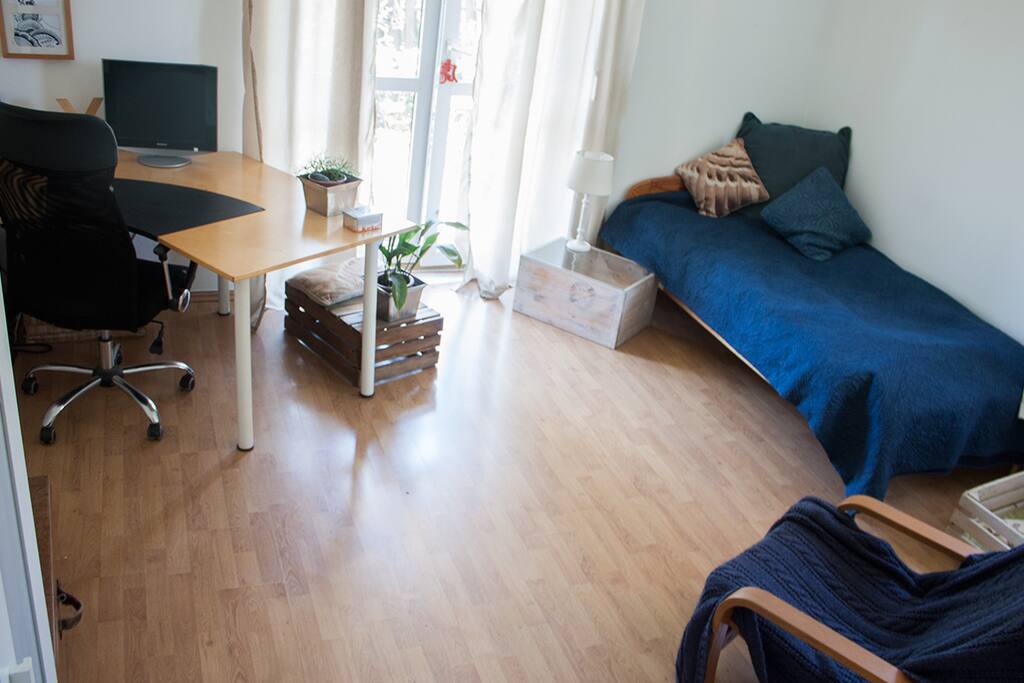 room II with an exit to a big garden