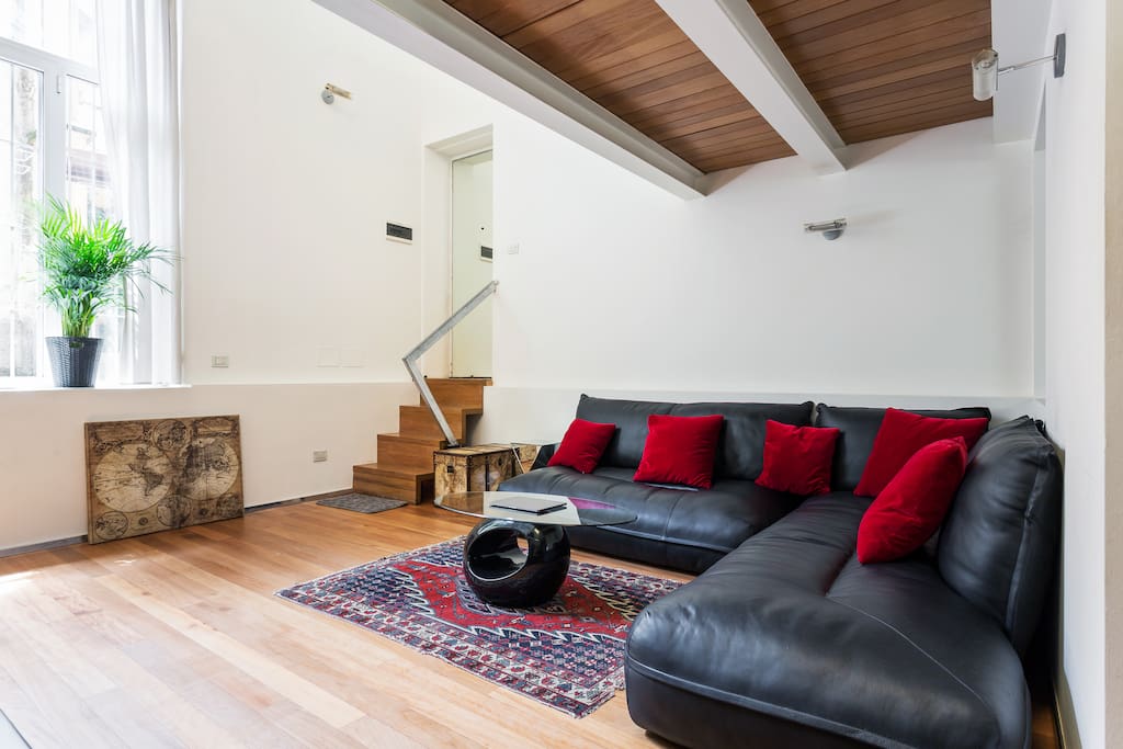 THE LARGE SOFA AND EXIT OF THE HOUSE