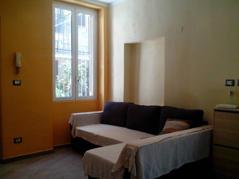 The sofa bed on which you sleep beautifully in your Roman vacations!!