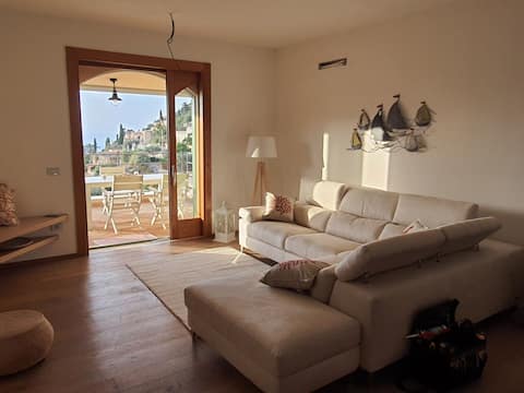 Elena's house with sea view and parking space