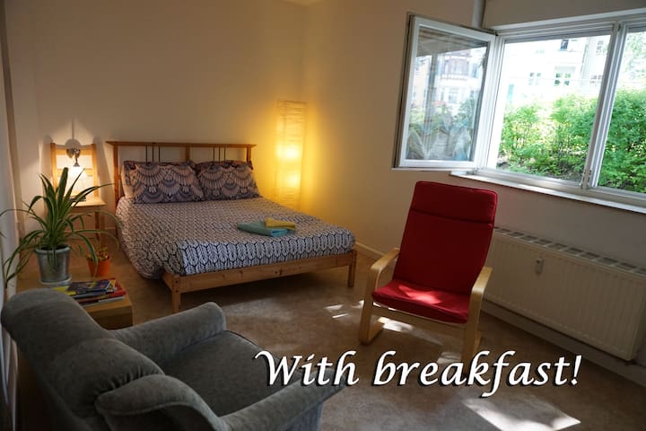 ✨Comfortable and well located room :)