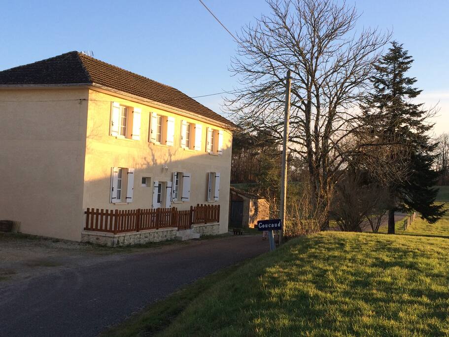 La maison de campagne dans la forêt de Biron