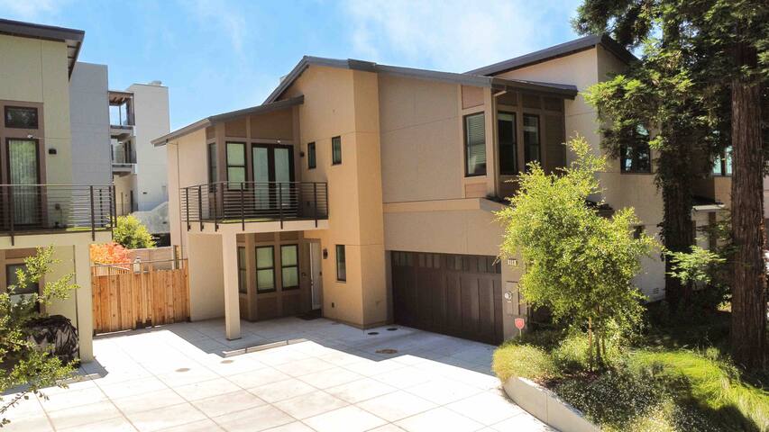 Bay Area Luxury Stay: Prime 3BR/3.5BA Home gallery image 2