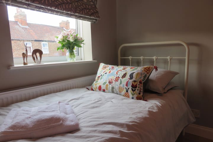 Serene Single Room Near City Centre