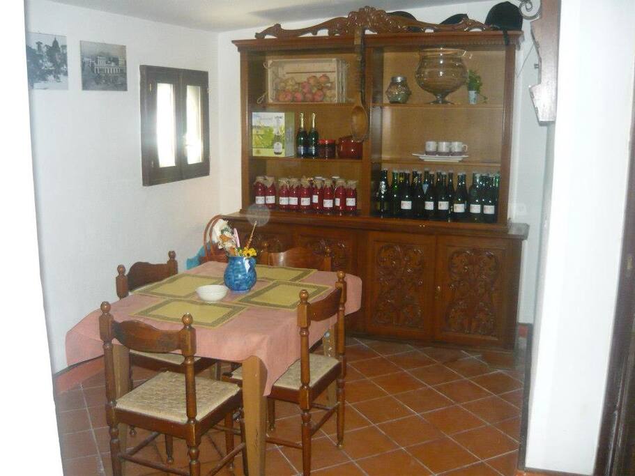 saletta pranzo riservata agli ospiti piano terra