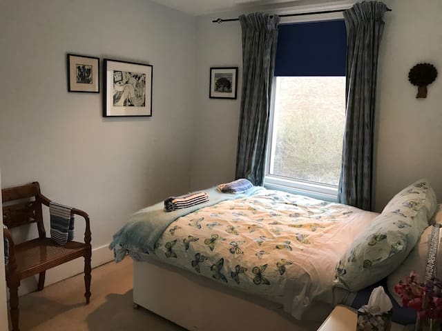Cozy double in Raynes Park/Wimbledon
