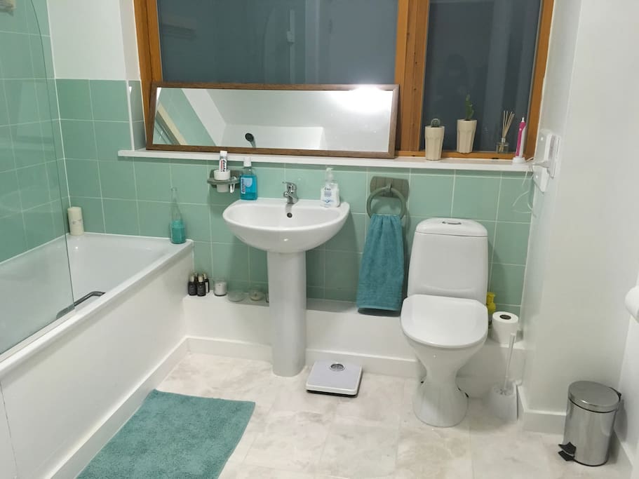 Clean spacious bathroom.