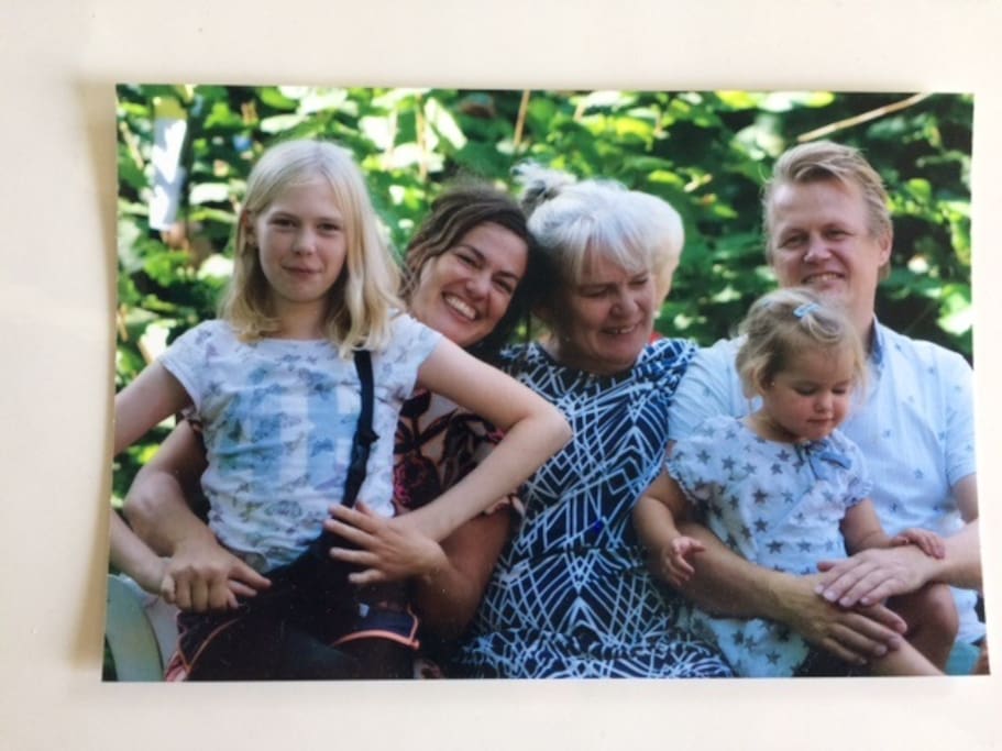 Beboerne på Sejersminde: Vera, Maj-Britt, mormor, Frida og Jesper