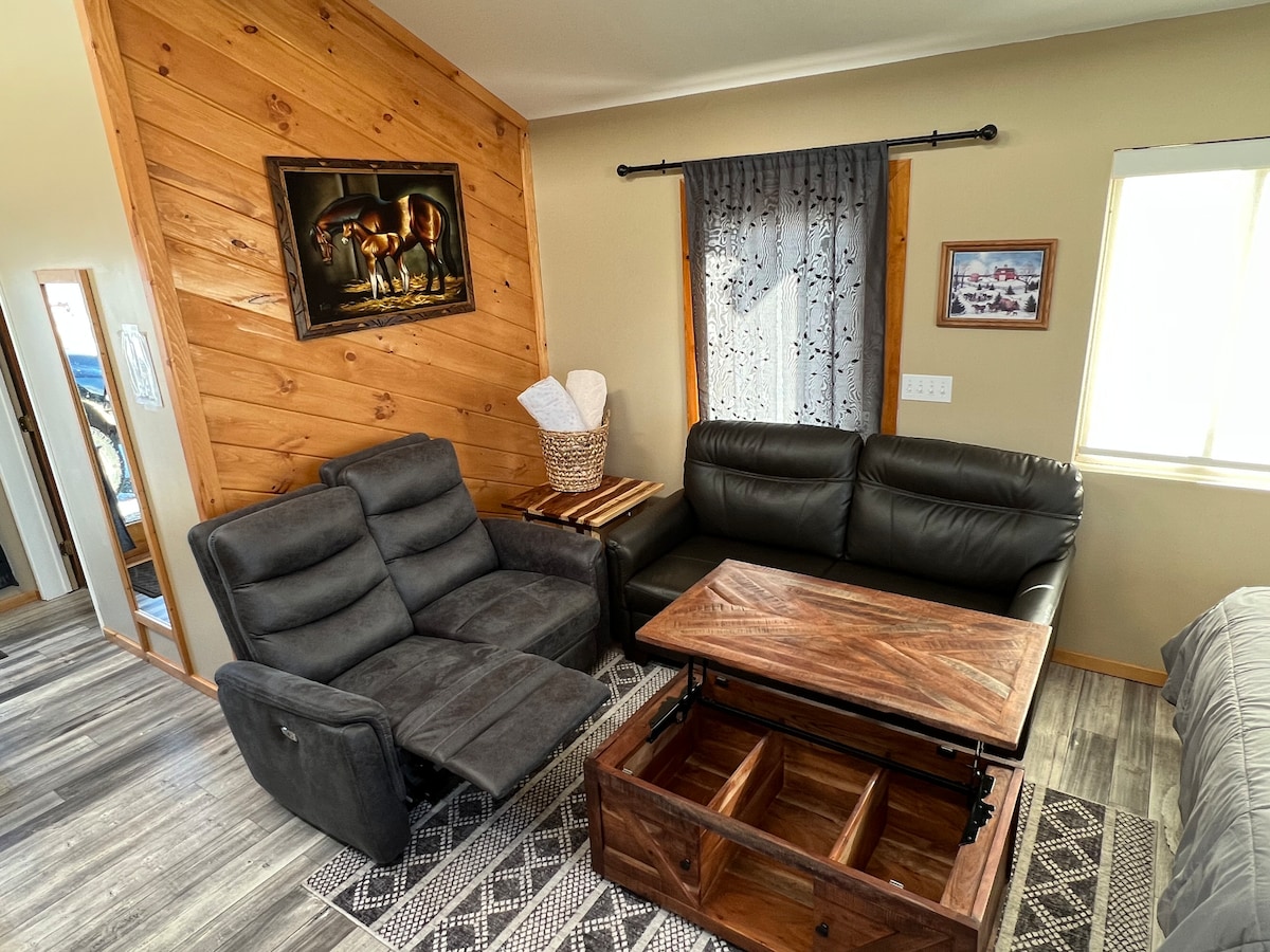 Lebec Ranch The Dromedary (Lone Juniper Ranch Guest House) - Farm stays for Rent in ...