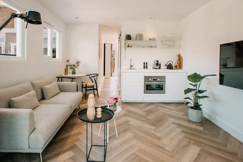 Successful Airbnb property: The Pine Tree House: Luxurious boutique suite in Kostverloren E.O.