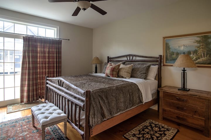 Apartman br. 1 (1. kat) Bračni krevet (180x200), plinski kamin, privatna kupaonica, TV. 