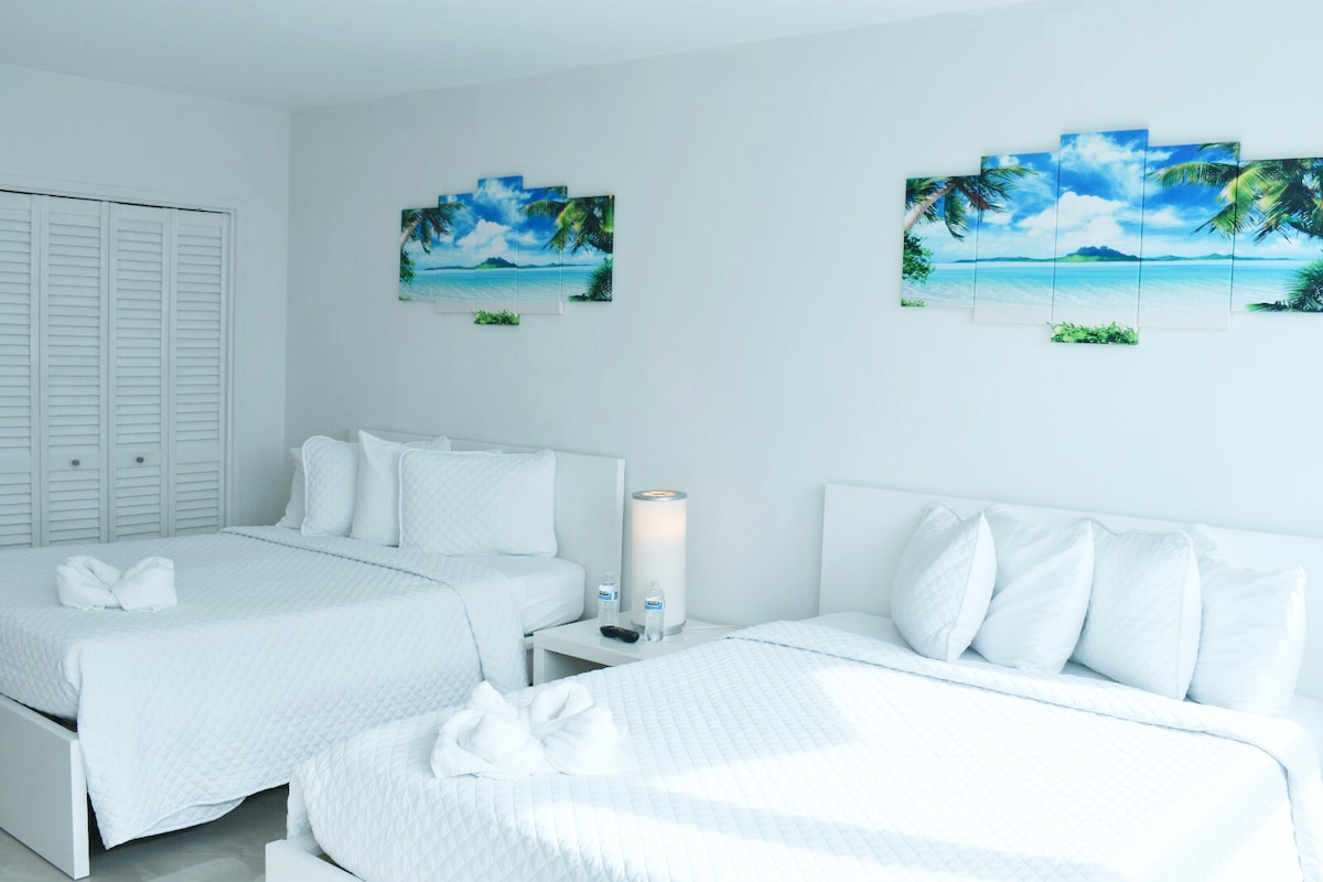 Oceanfront 2 beds/Bayview with parking A16