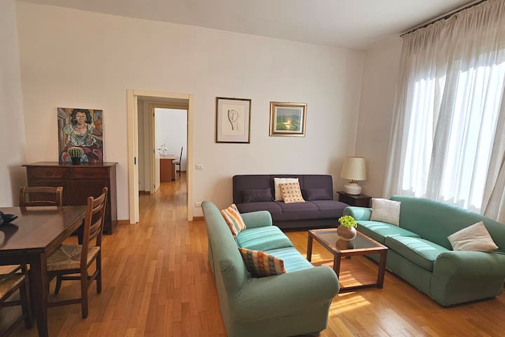 Corso Genova Apartment: Urban Living in Milan