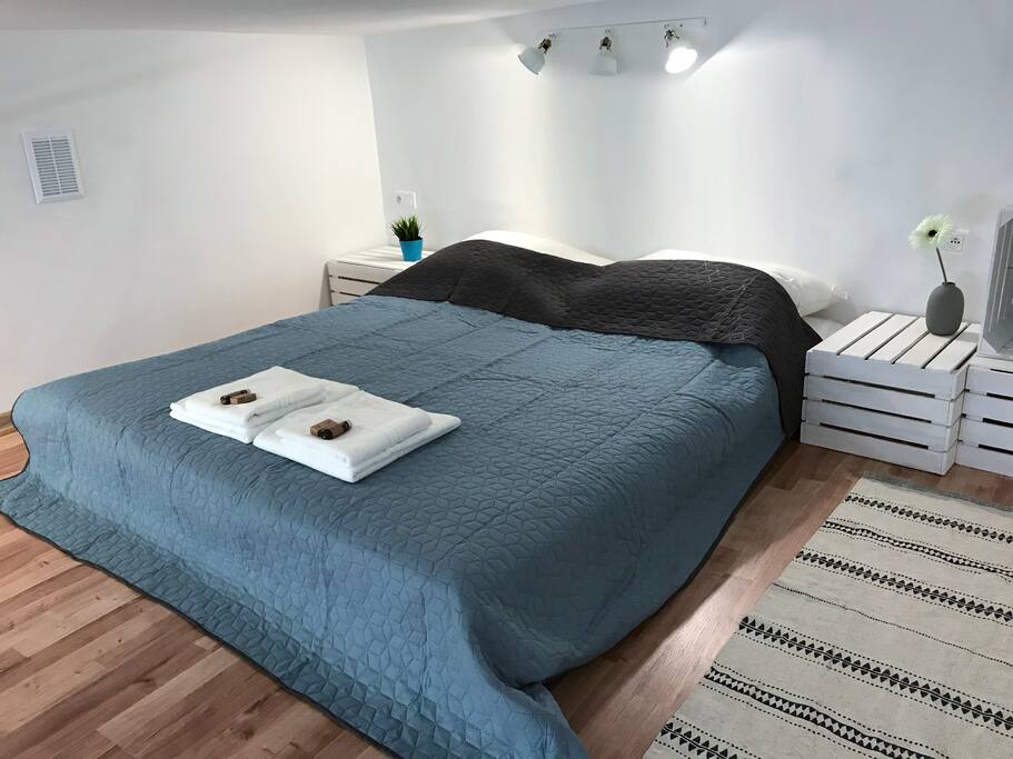 The mezzanine bedroom with a comfortable King Size bed.