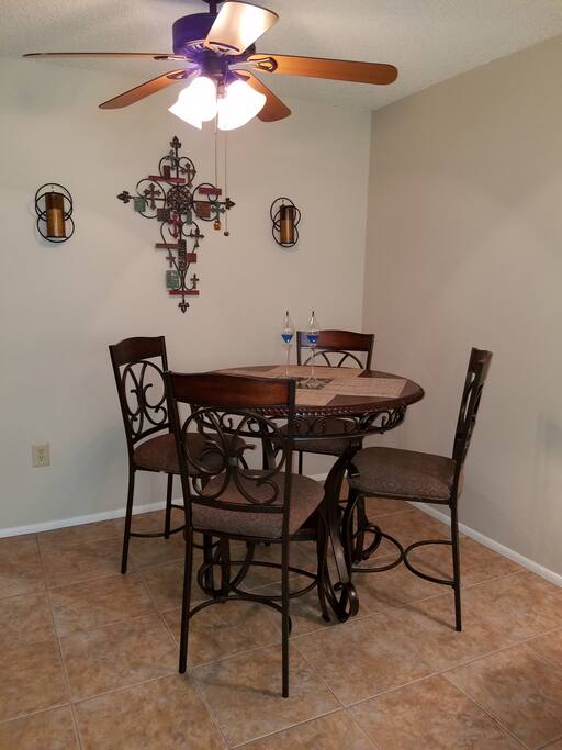 Comfortable dinning for 4