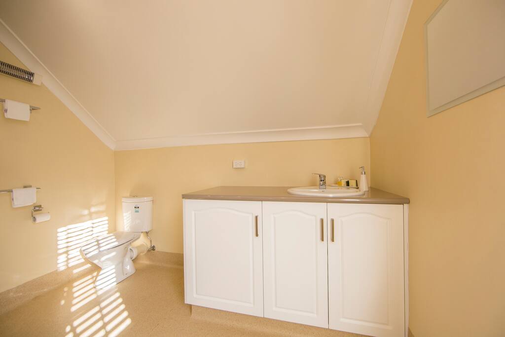 Upstairs Queen bathroom.