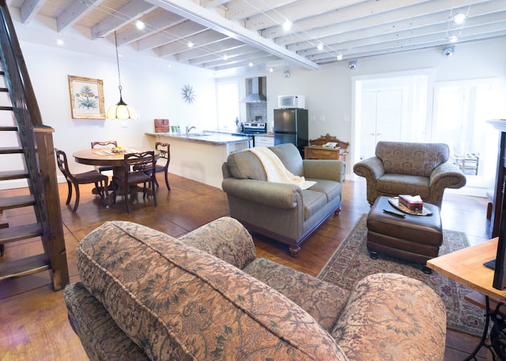 Authentic Heritage Loft Apartment - Collingwood