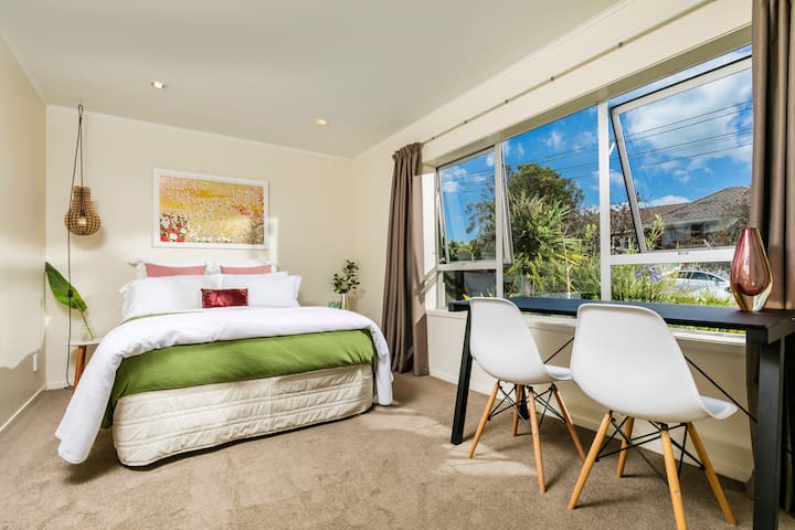 Business ready, private large bedroom