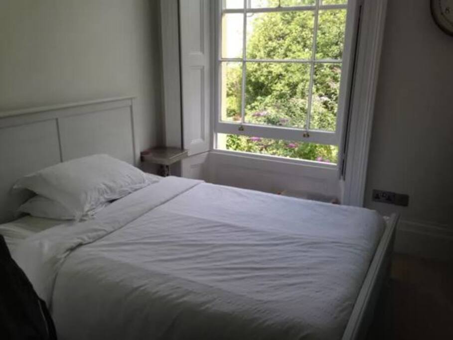 Light and bright double room with views over private garden