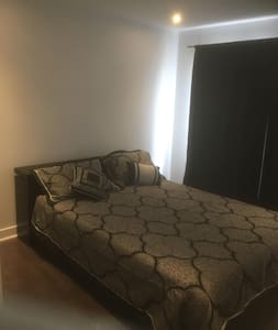 1 Chambre à coucher / One bed room