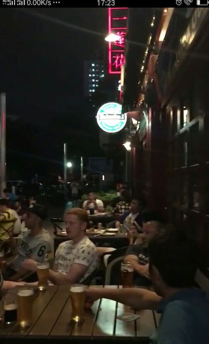 酒吧人气沸腾球赛直播