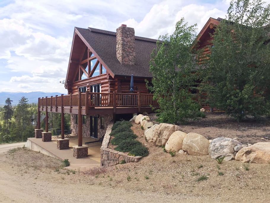 Spacious log home on 5 acres