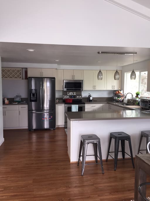 Kitchen with 4 bar stools