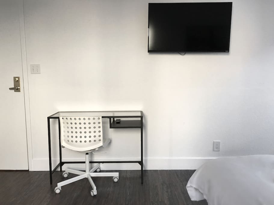 Workstation and HDTV