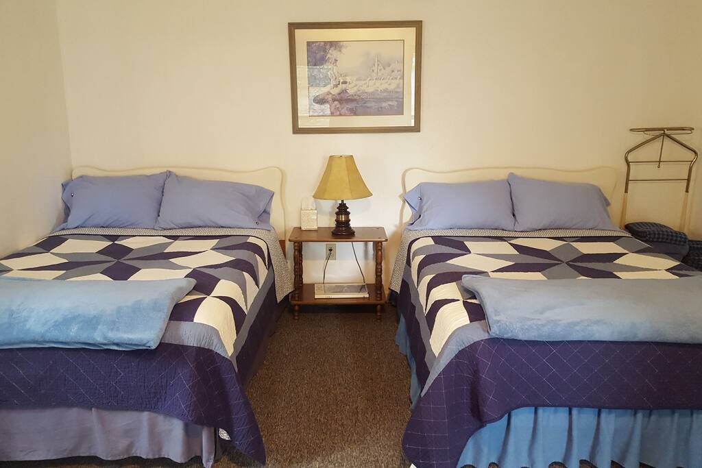 2 Full Size Beds