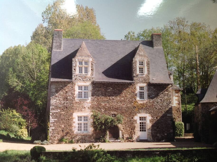 ravissant manoir du 16ème et 18ème siècle