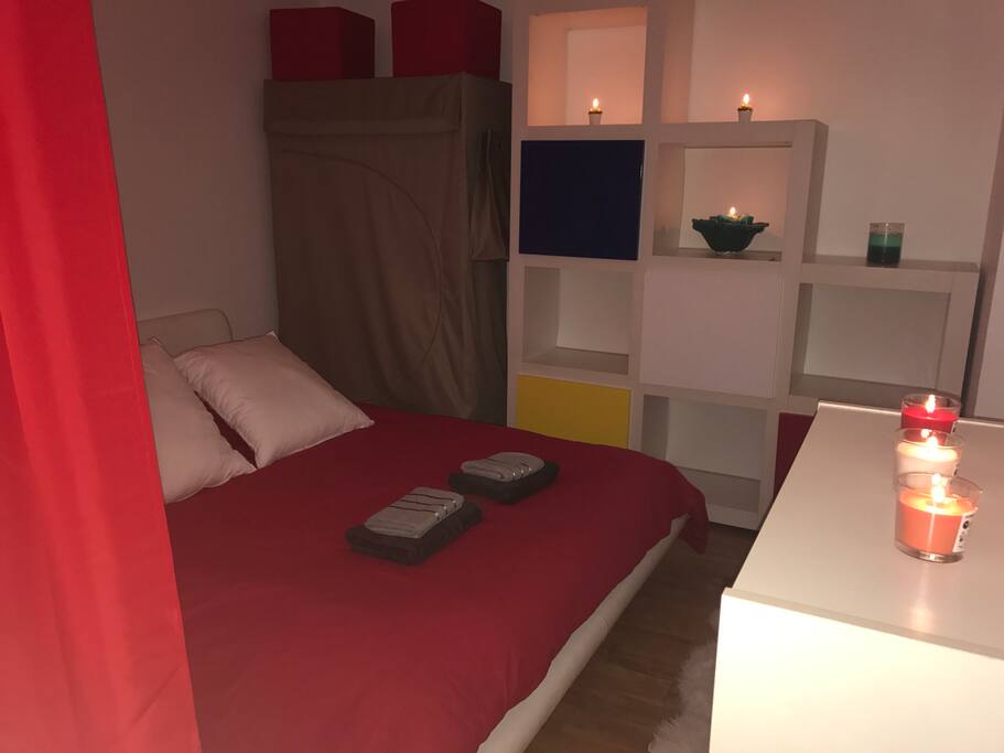 CHAMBRE AVEC LIT QUEEN SIZE