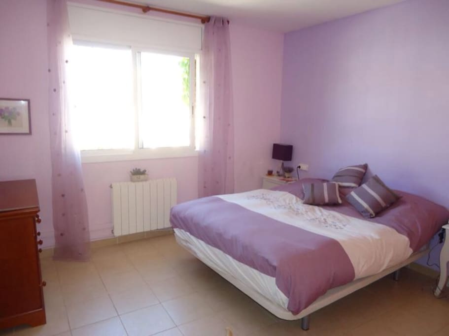 Habitación de matrimonio con baño dentro