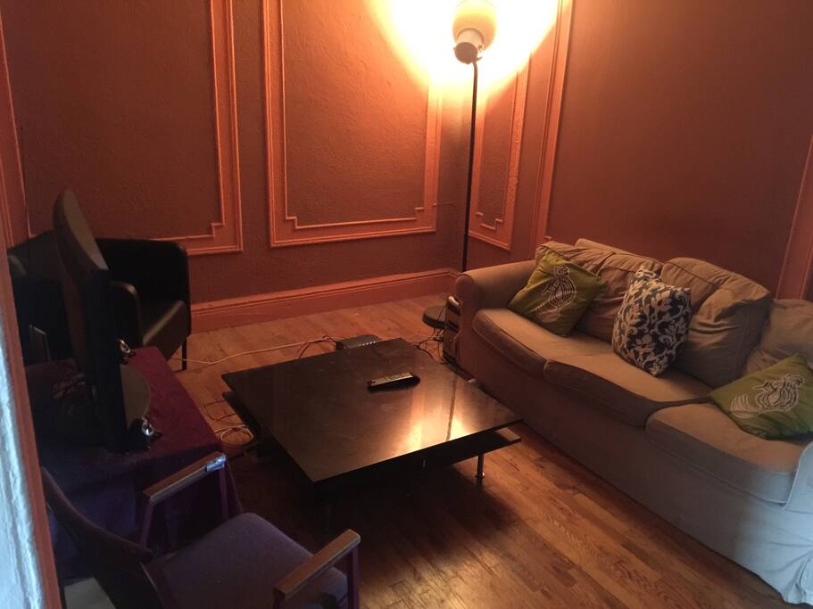 Living room with 32" TV.
