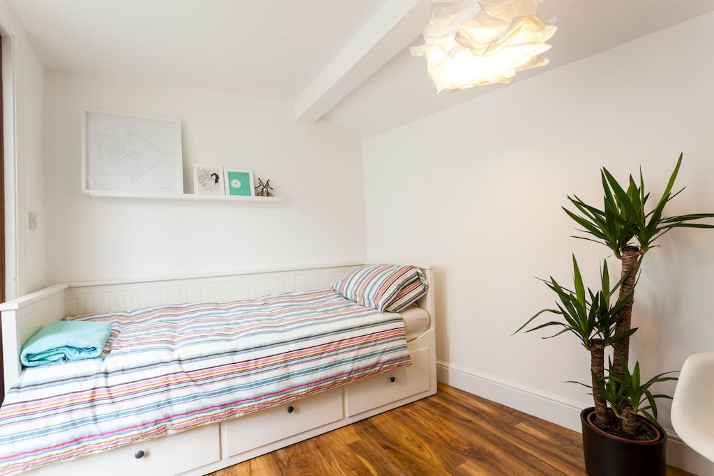 This bed extends easily into a double