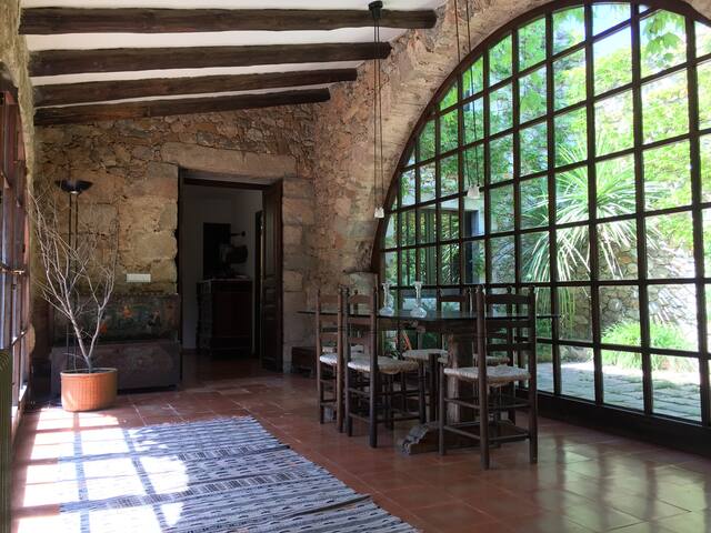 Antiguo pajar rehabilitado en Viladamat – gallery image 3