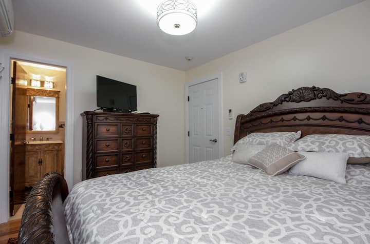 Room 5 Cold Spring Hotel (Main St.) - Cold Spring, NY | Airbnb - Airbnb