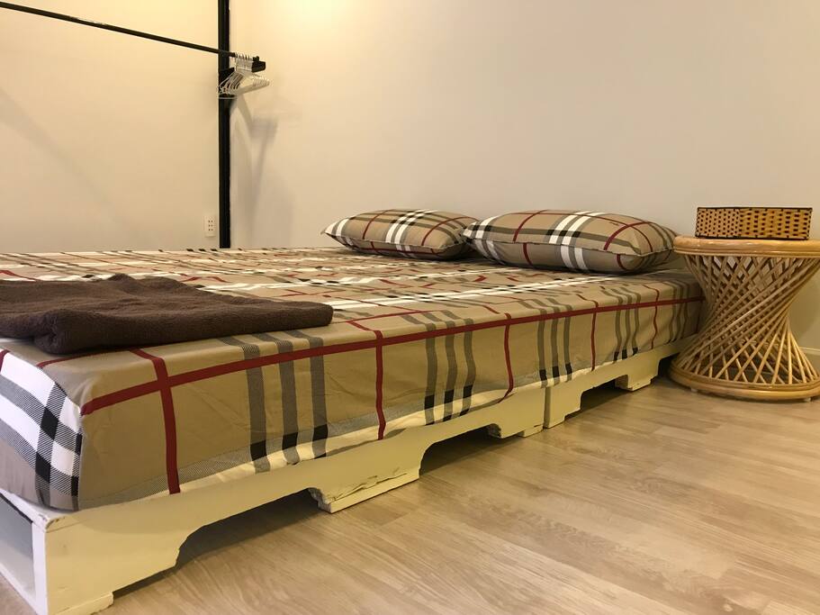 BR in 2nd floor, air-con include