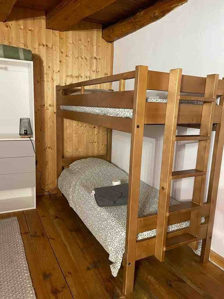 سرير رائع وغرفة النوم الثانية