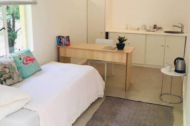 Relaxing Winelands Studio Apartment
