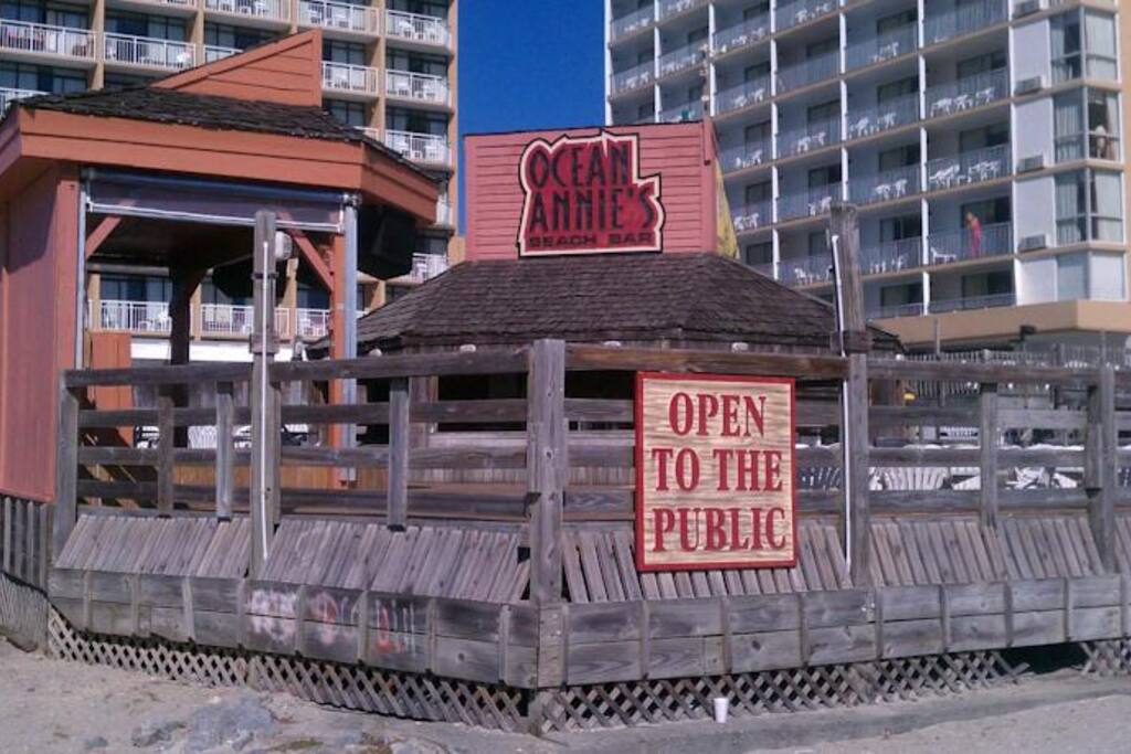 Ocean Front Pool Bar