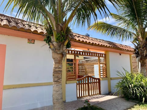 Top performing Airbnb: Casa Las Palmeras de Colan, with a pool in Colán