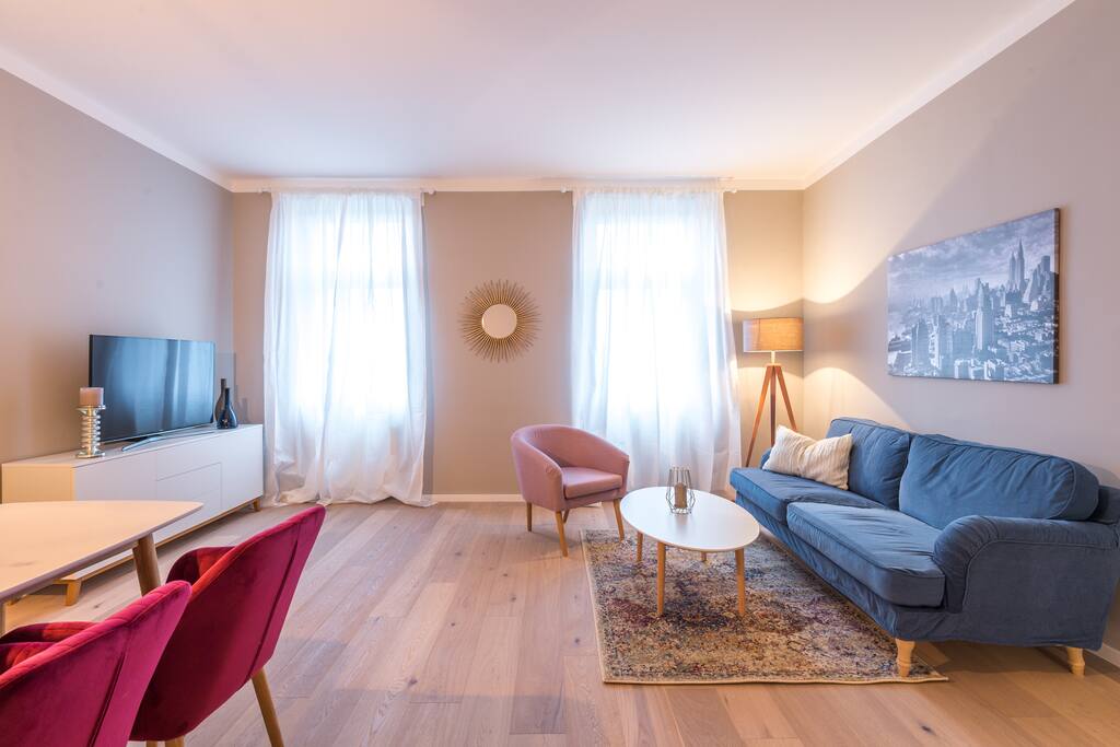 Wohnzimmer / Living Room