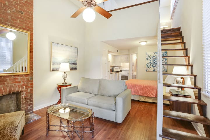 3BR Suite B with 5 beds, 2 baths – Sleeps 10