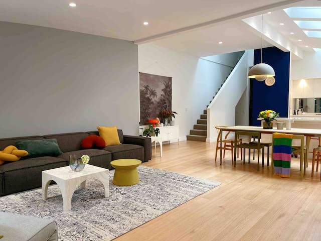 Elegant Mosman 4B Home at Center gallery image 2