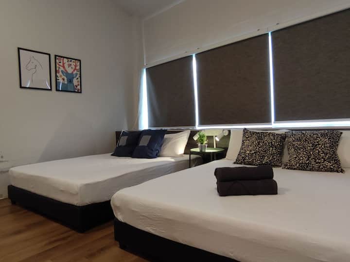 Spálňa 1 - dve veľké manželské postele s pripojenou kúpeľňou