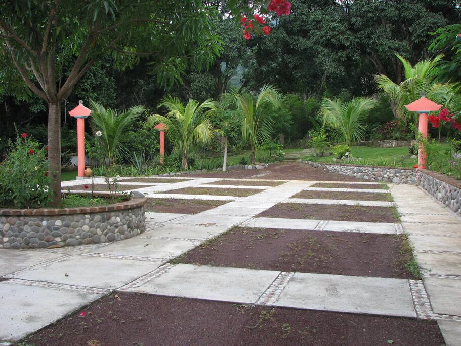 Explanada para estacionamiento y área de fogatas
